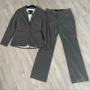 NEVER WORN!! Banana Republic Suit Set